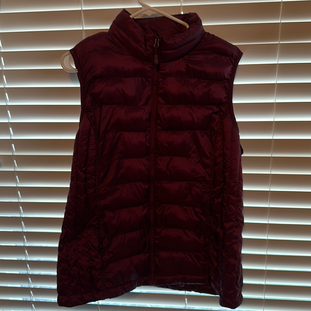 Women’s light puffer vest